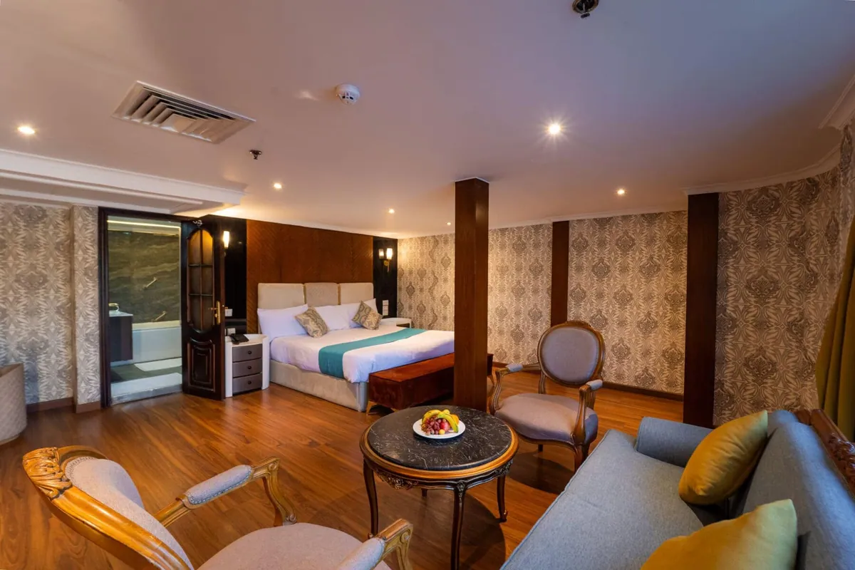The Royal Suite, 72 m², on M/S City and Sea Adonis